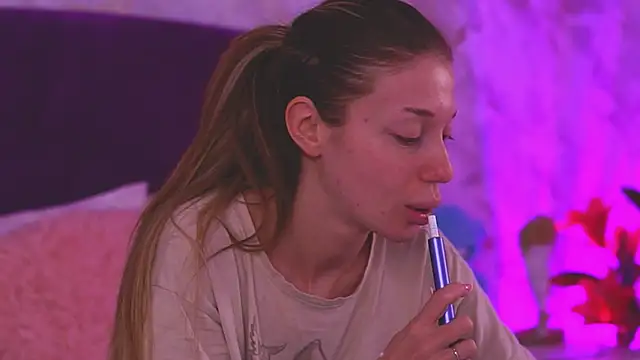 EllinaNuria online show from March 2026 04:28:02 AM