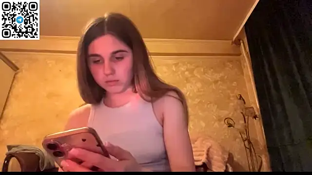 Snapshot of LovelySilk_63 chatting on May 2026 06:57:02 PM LovelySilk 63 online show from May 2026 06:57:02 PM