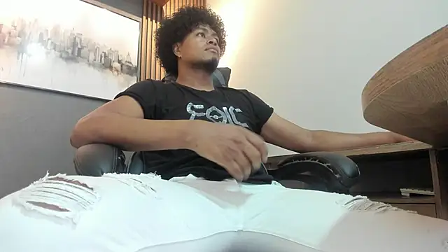 Snapshot of Kai_Moreno chatting on February 2026 07:32:02 PM Kai Moreno online show from February 2026 07:32:02 PM