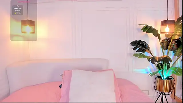 Nicole Whittee online show from April 2026 08:14:02 PM