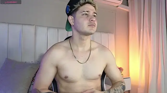 Snapshot of rayan_linxx chatting on February 2026 07:18:01 PM rayan linxx online show from February 2026 07:18:01 PM