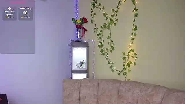 Snapshot of Milf_Luna_ chatting on February 2026 01:12:01 AM Milf Luna online show from February 2026 01:12:01 AM