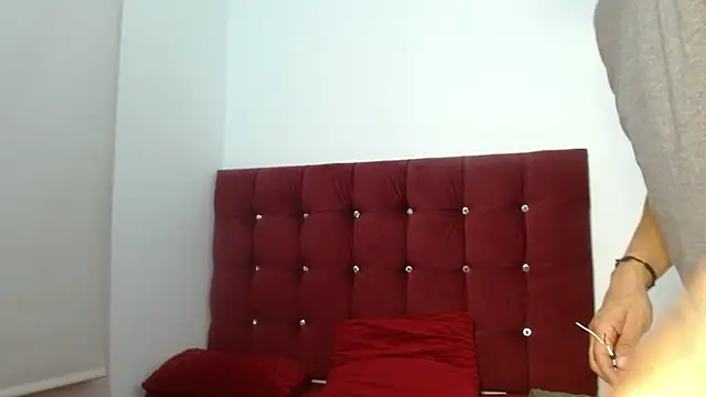 Snapshot of SkinnyDevil12 chatting on February 2026 03:27:01 AM SkinnyDevil12 online show from February 2026 03:27:01 AM