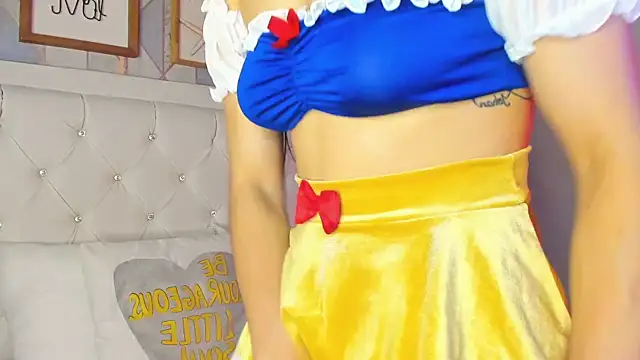 luna forever7 online show from April 2026 07:19:01 PM