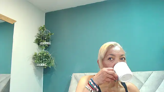 AmelieLux online show from March 2026 05:18:01 PM