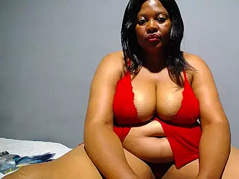 Snapshot of SEXYBUSTYEBONYXX chatting on February 2026 04:39:02 AM SEXYBUSTYEBONYXX online show from February 2026 04:39:02 AM