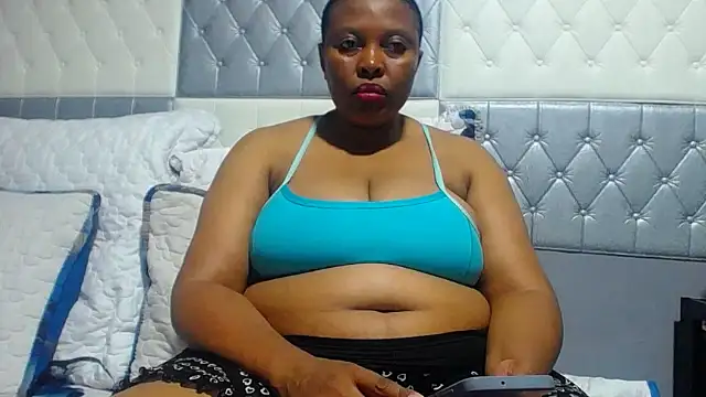 Snapshot of SEXYBUSTYEBONYXX chatting on April 2026 05:01:02 PM SEXYBUSTYEBONYXX online show from April 2026 05:01:02 PM