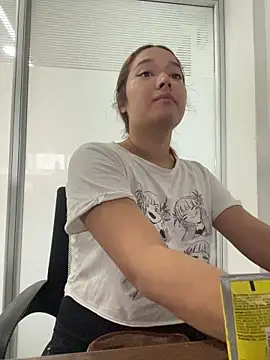 Emily Harpeer online show from April 2026 11:44:01 AM