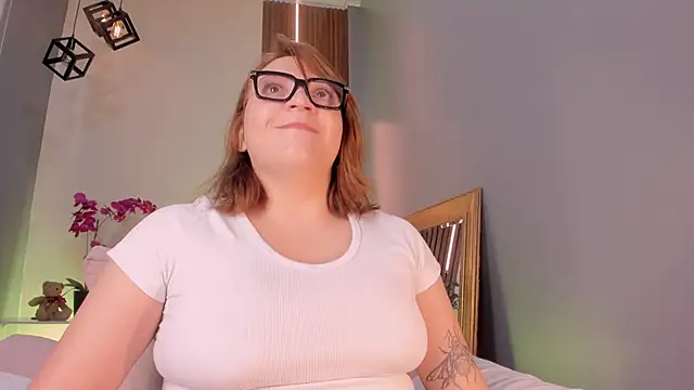 Snapshot of SimonaStar chatting on March 2026 02:02:01 PM SimonaStar online show from March 2026 02:02:01 PM