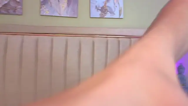 Mia Naive online show from April 2026 11:57:01 AM