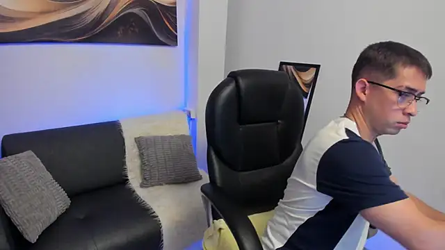 Snapshot of Tommas_Jhonson chatting on February 2026 04:00:01 AM Tommas Jhonson online show from February 2026 04:00:01 AM