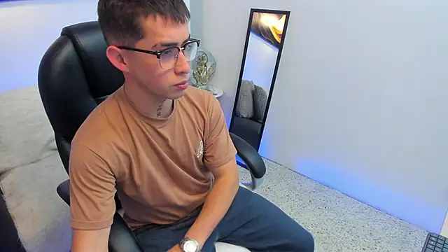 Snapshot of Tommas_Jhonson chatting on February 2026 01:39:02 AM Tommas Jhonson online show from February 2026 01:39:02 AM