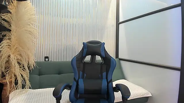 Snapshot of lorraineHunter chatting on June 2026 01:56:01 PM lorraineHunter online show from June 2026 01:56:01 PM