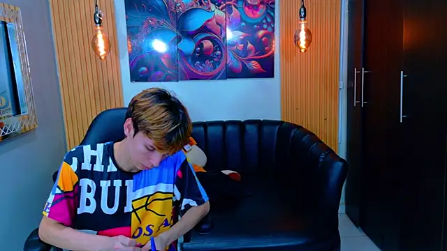 Snapshot of Liam_Green1 chatting on February 2026 06:33:02 PM Liam Green1 online show from February 2026 06:33:02 PM