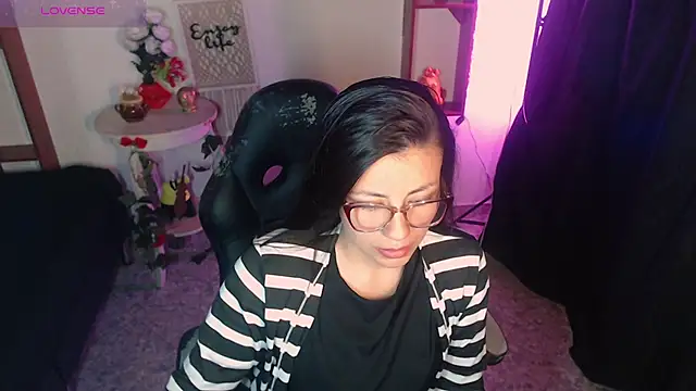 QueenRose94 online show from April 2026 11:22:02 AM