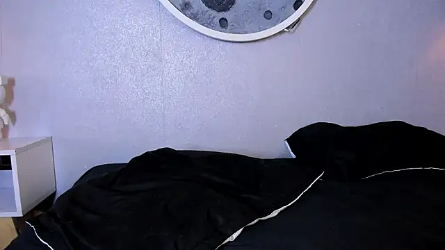 Snapshot of Kloe_skinny chatting on February 2026 12:30:02 PM Kloe skinny online show from February 2026 12:30:02 PM