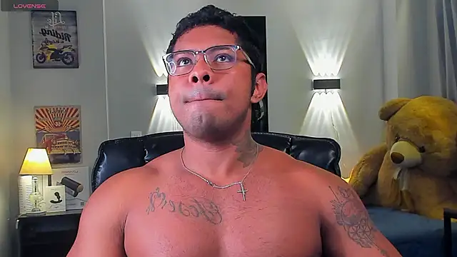 Snapshot of LEOHRDZ chatting on February 2026 10:28:01 PM LEOHRDZ online show from February 2026 10:28:01 PM