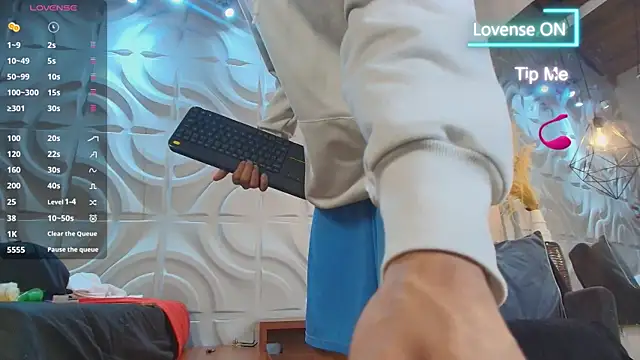 ItsZairen online show from April 2026 03:29:02 AM