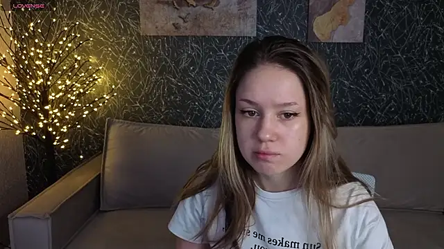 Mini Allice online show from February 2026 01:02:02 AM