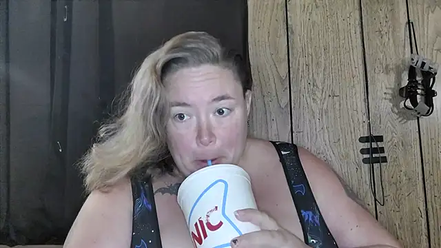Snapshot of ladylynn13 chatting on June 2026 01:20:02 PM ladylynn13 online show from June 2026 01:20:02 PM