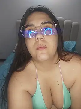 Snapshot of its_lauu_ chatting on May 2026 05:23:01 AM its lauu online show from May 2026 05:23:01 AM