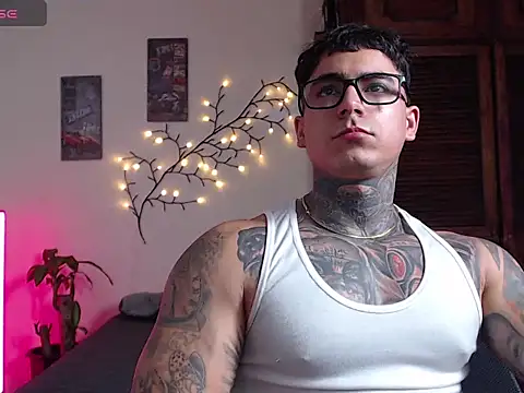 maxstrom111 online show from March 2026 03:28:02 PM