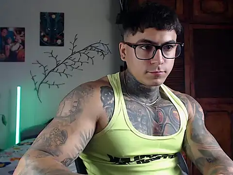 maxstrom111 online show from April 2026 01:06:01 PM