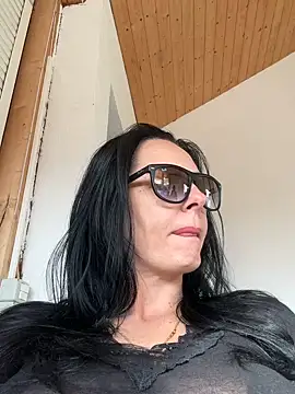 MiriamDelyn online show from April 2026 02:38:01 PM