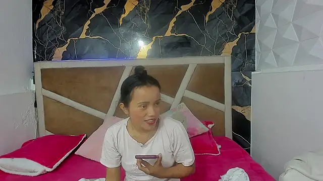 Kimmy london19 online show from April 2026 02:11:02 PM