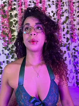 Woo isDaphne online show from February 2026 11:35:01 PM