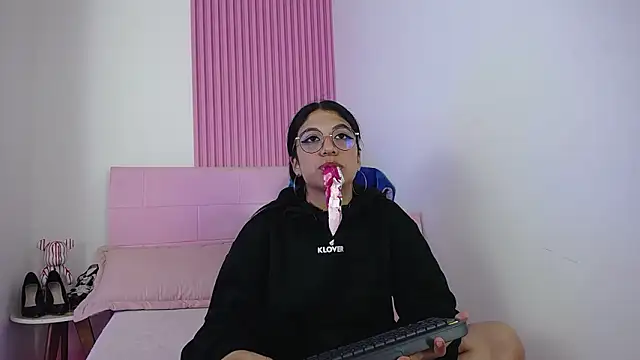 Snapshot of sharlotaustral18 chatting on February 2026 03:38:02 PM sharlotaustral18 online show from February 2026 03:38:02 PM