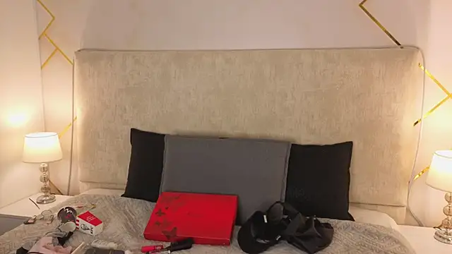 Nioki  online show from April 2026 04:22:01 AM