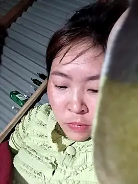 Snapshot of Yiyoongg chatting on February 2026 01:29:02 PM Yiyoongg online show from February 2026 01:29:02 PM