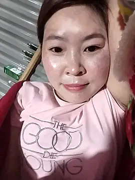 Snapshot of Yiyoongg chatting on February 2026 01:25:02 AM Yiyoongg online show from February 2026 01:25:02 AM