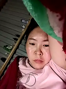 Snapshot of Yiyoongg chatting on February 2026 01:33:02 PM Yiyoongg online show from February 2026 01:33:02 PM