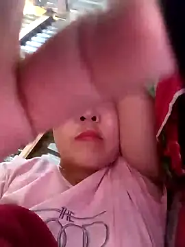 Snapshot of Yiyoongg chatting on February 2026 05:30:02 AM Yiyoongg online show from February 2026 05:30:02 AM