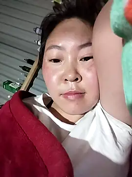 Snapshot of Yiyoongg chatting on February 2026 11:06:01 PM Yiyoongg online show from February 2026 11:06:01 PM