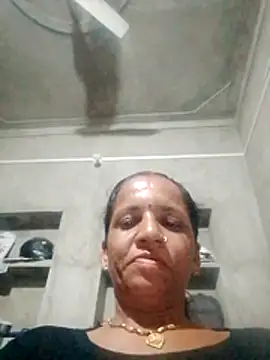 Snapshot of Anitarakkoli chatting on May 2026 10:18:01 PM Anitarakkoli online show from May 2026 10:18:01 PM