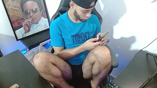 Snapshot of Xanderstone00 chatting on February 2026 02:44:02 PM Xanderstone00 online show from February 2026 02:44:02 PM