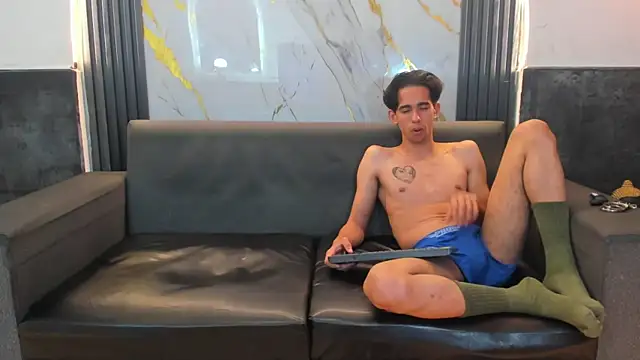 Isaak 26 online show from March 2026 10:13:02 PM