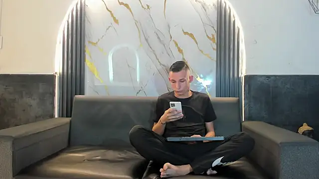 Isaak 26 online show from March 2026 11:37:01 AM