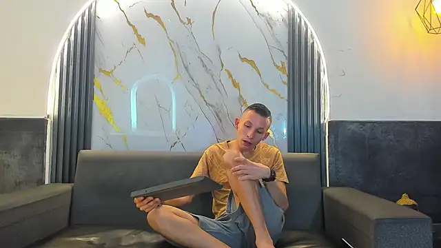 Isaak 26 online show from March 2026 06:25:02 PM