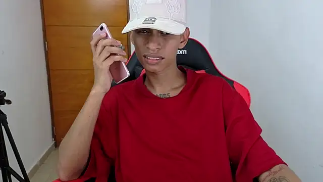 Snapshot of Niklausxxx chatting on February 2026 06:23:01 PM Niklausxxx online show from February 2026 06:23:01 PM