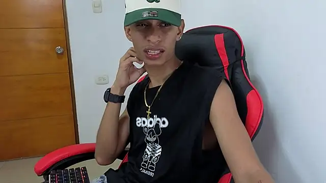 Snapshot of Niklausxxx chatting on February 2026 07:18:01 AM Niklausxxx online show from February 2026 07:18:01 AM