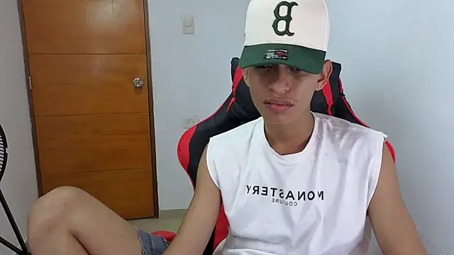 Snapshot of Niklausxxx chatting on February 2026 10:33:01 PM Niklausxxx online show from February 2026 10:33:01 PM