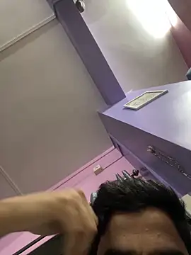 hassuniii online show from February 2026 09:22:02 PM