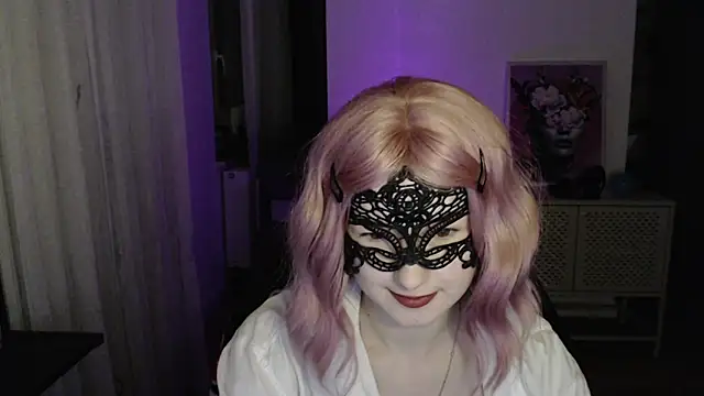 Snapshot of LunaXcherry chatting on February 2026 08:28:01 PM LunaXcherry online show from February 2026 08:28:01 PM