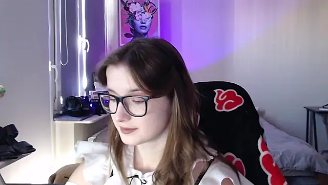 Snapshot of LunaXcherry chatting on May 2026 04:48:01 PM LunaXcherry online show from May 2026 04:48:01 PM