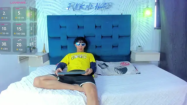 Adventurous Boys online show from February 2026 06:07:01 PM