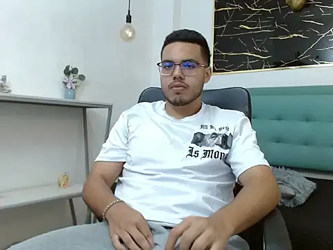 Snapshot of Trevor_Ash chatting on February 2026 03:24:02 AM Trevor Ash online show from February 2026 03:24:02 AM